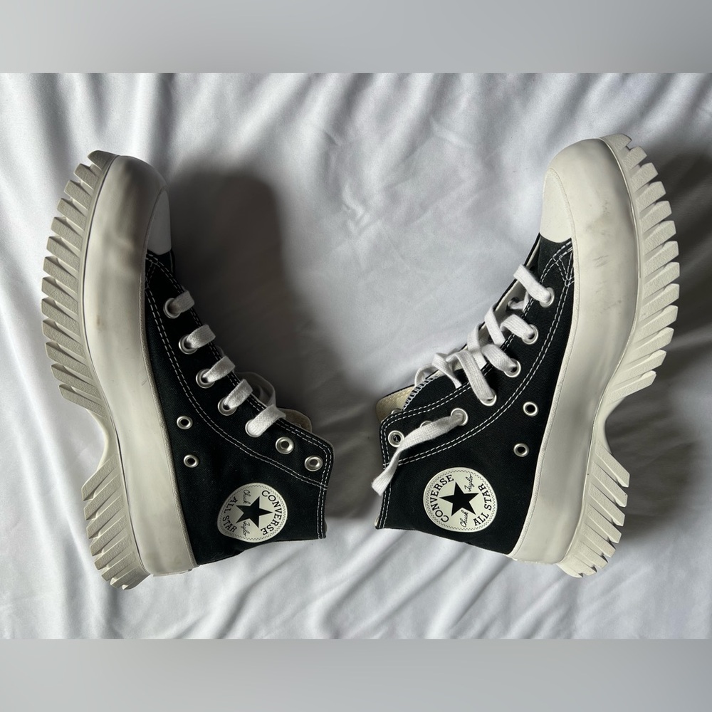 Women’s Converse High tops Lugged 2.0 NWOT